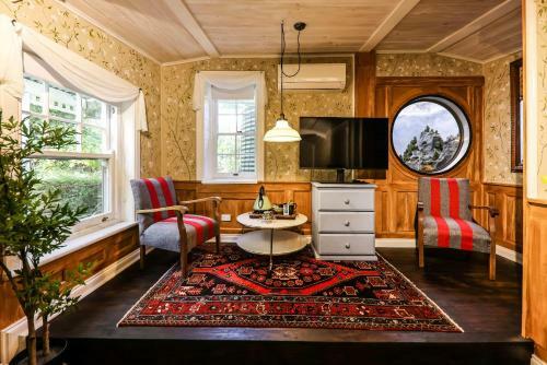 Locally Decorated Daylesford 3 Bedroom Cottage