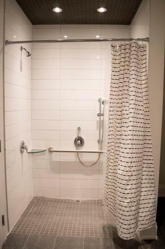 Colonial Hotel & Suites