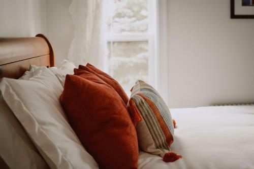 Hill Road Manor Bed & Breakfast