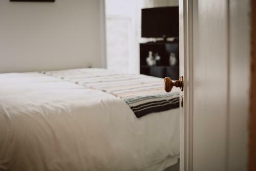 Hill Road Manor Bed & Breakfast