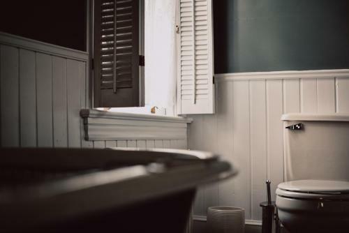 Hill Road Manor Bed & Breakfast