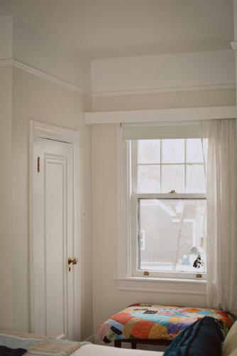 Hill Road Manor Bed & Breakfast