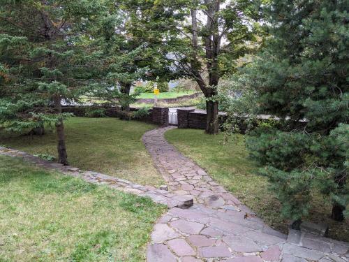 Hill Road Manor Bed & Breakfast