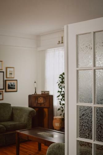 Hill Road Manor Bed & Breakfast