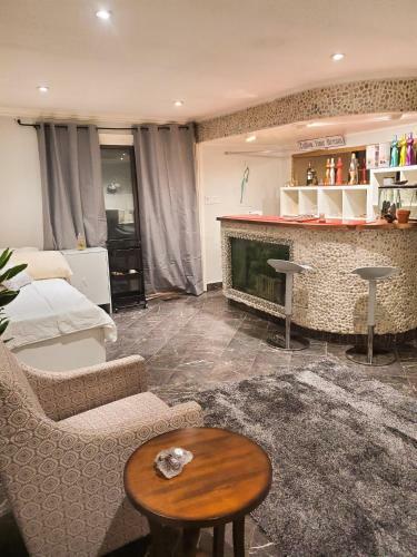 Hostal Private Room In Residential Home '2'