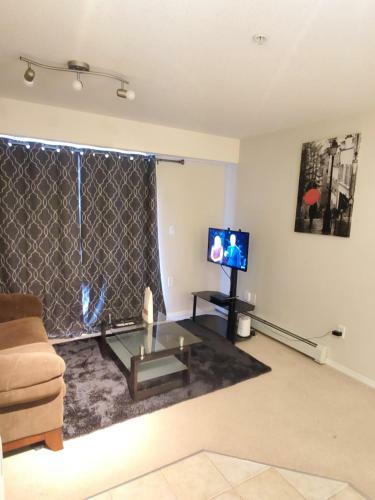 Apartamento 2 Beds / 1 Bath By Costco, Boston Pizza