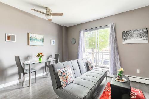 Stunning 1br - King Bed Apartment - Prime Location!