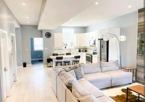 Villa Modern Cali-style 4 Bdrm House