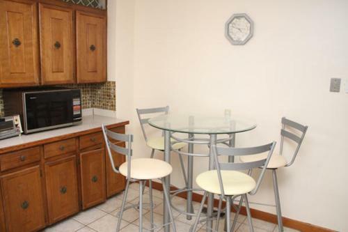 Hostal Mcmaster Accommodations