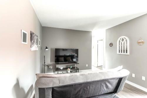 Stunning 2br - King Bed Apartment - Prime Location!