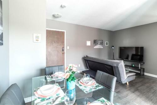 Stunning 2br - King Bed Apartment - Prime Location!