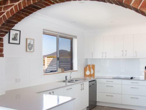 4 Seaview Street