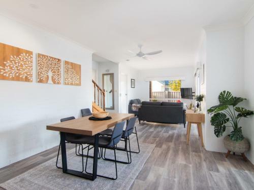 4 Seaview Street