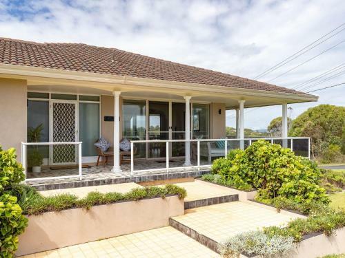 Fourwinds At 2 Bennetts Head
