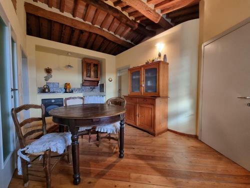 Delightful Holiday Home In Toscana With Shared Pool