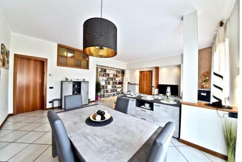 Modern- Family Apartment Halfway Between Milano And Como
