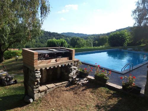 Luxury Villa With Pool And Tennis Court