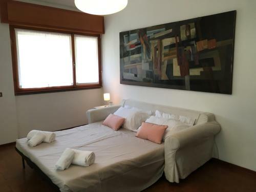 Luxury Villa With Pool And Tennis Court