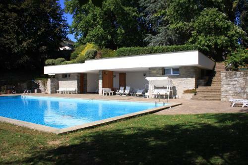 Luxury Villa With Pool And Tennis Court