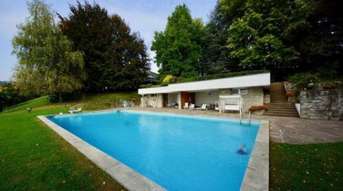 Luxury Villa With Pool And Tennis Court