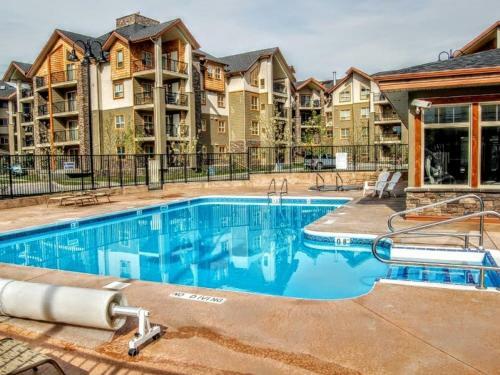 Lake And Mountain Views From Comfortable Apartment