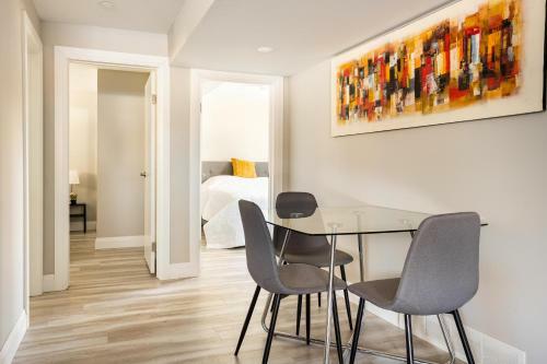 Entire 2 Bedroom Apartment Downtown Kw