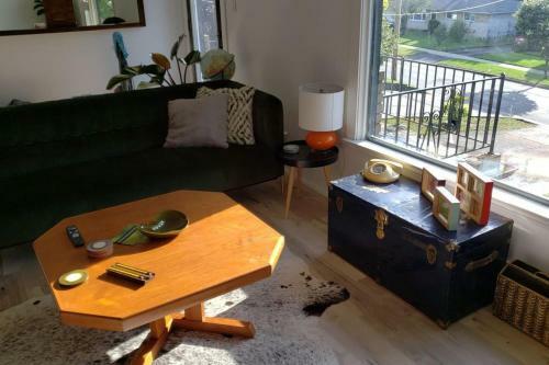 The Green Space - 2br Mcm Inspired Apartment