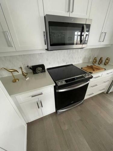 Luxury 3 Bedroom Apartment Condo + All Amenities