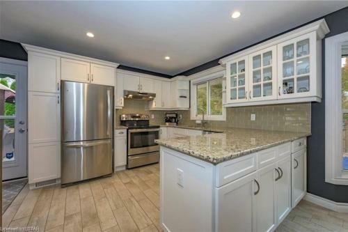 Villa Cheerful 5-bedroom Bungalow With Pool