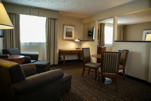 Hotel The Homestay Inn & Suites