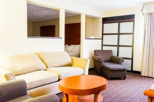 Hotel The Homestay Inn & Suites