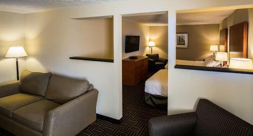 Hotel The Homestay Inn & Suites