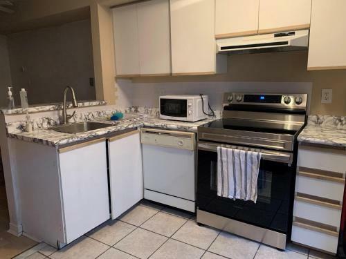 Entire Private 3-bedroom House With Parking Included