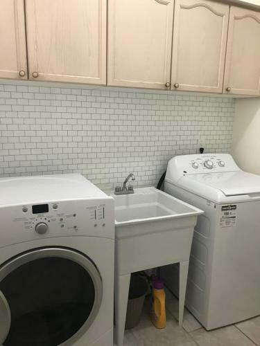 Beautiful 1 Bedroom Lower Level Apartment