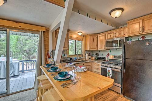 Overgaard Cabin With Hot Tub, Fire Pit And Deck!