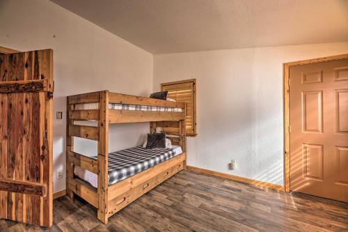 Cozy Escape With Yard Hike, Sightsee And Explore