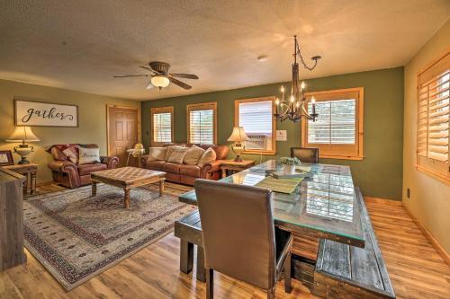 Cozy Escape With Yard Hike, Sightsee And Explore