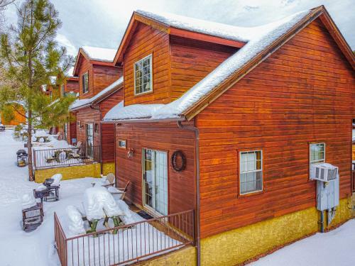 Wooden Nickel Cabins