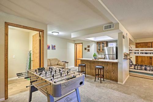 Central Pine Hideaway - Family Friendly!