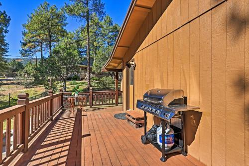 Central Pine Hideaway - Family Friendly!
