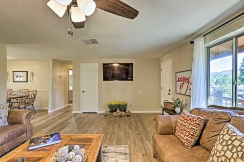Central Pine Hideaway - Family Friendly!
