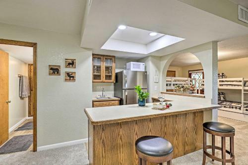 Central Pine Hideaway - Family Friendly!