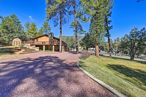 Central Pine Hideaway - Family Friendly!