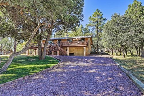 Central Pine Hideaway - Family Friendly!