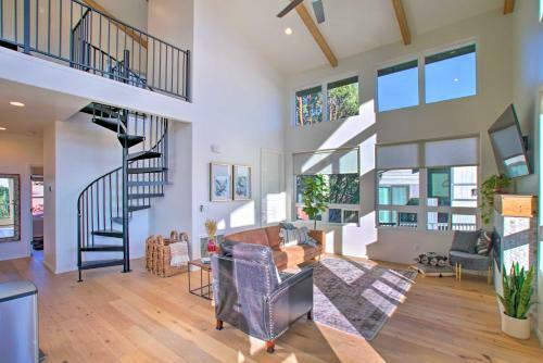 Small-town Luxury Pine Home With Panoramic Views!