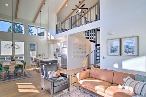 Small-town Luxury Pine Home With Panoramic Views!