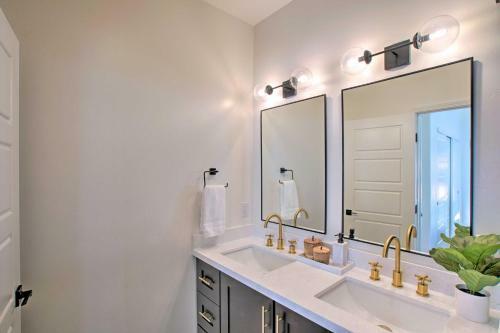 Small-town Luxury Pine Home With Panoramic Views!