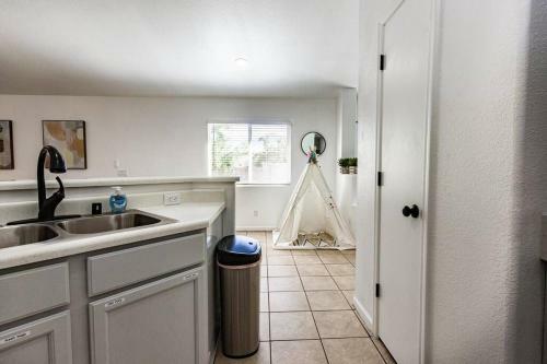 Mountain View 4b2b Ranch Home In Oro Valley