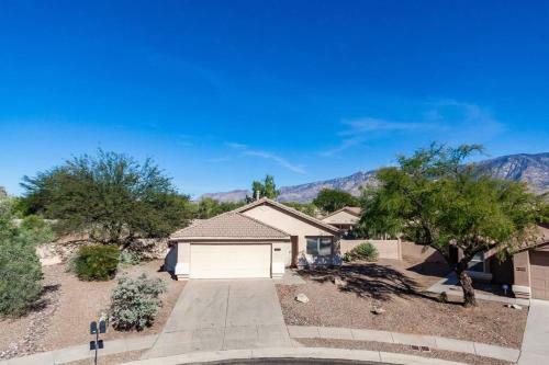 Mountain View 4b2b Ranch Home In Oro Valley