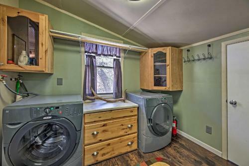 Updated Payson Retreat With Patio, Grill And Yard!